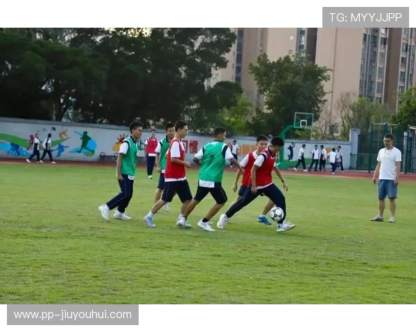 从绿茵赛场的精彩射门到青春校园的梦想启航