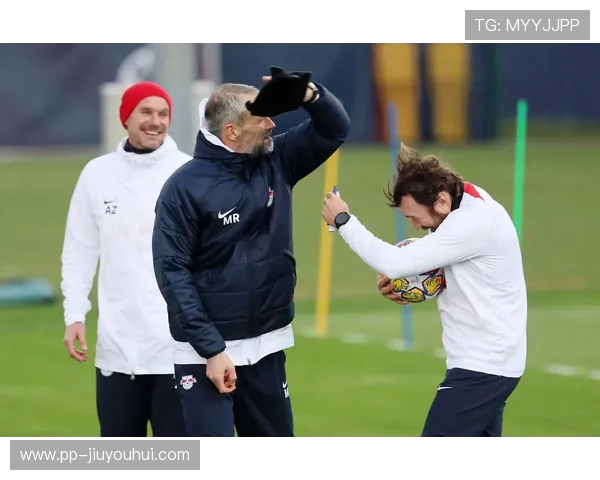 感恩节厦门足球文化盛宴 球迷聚焦城市精神与赛场激情